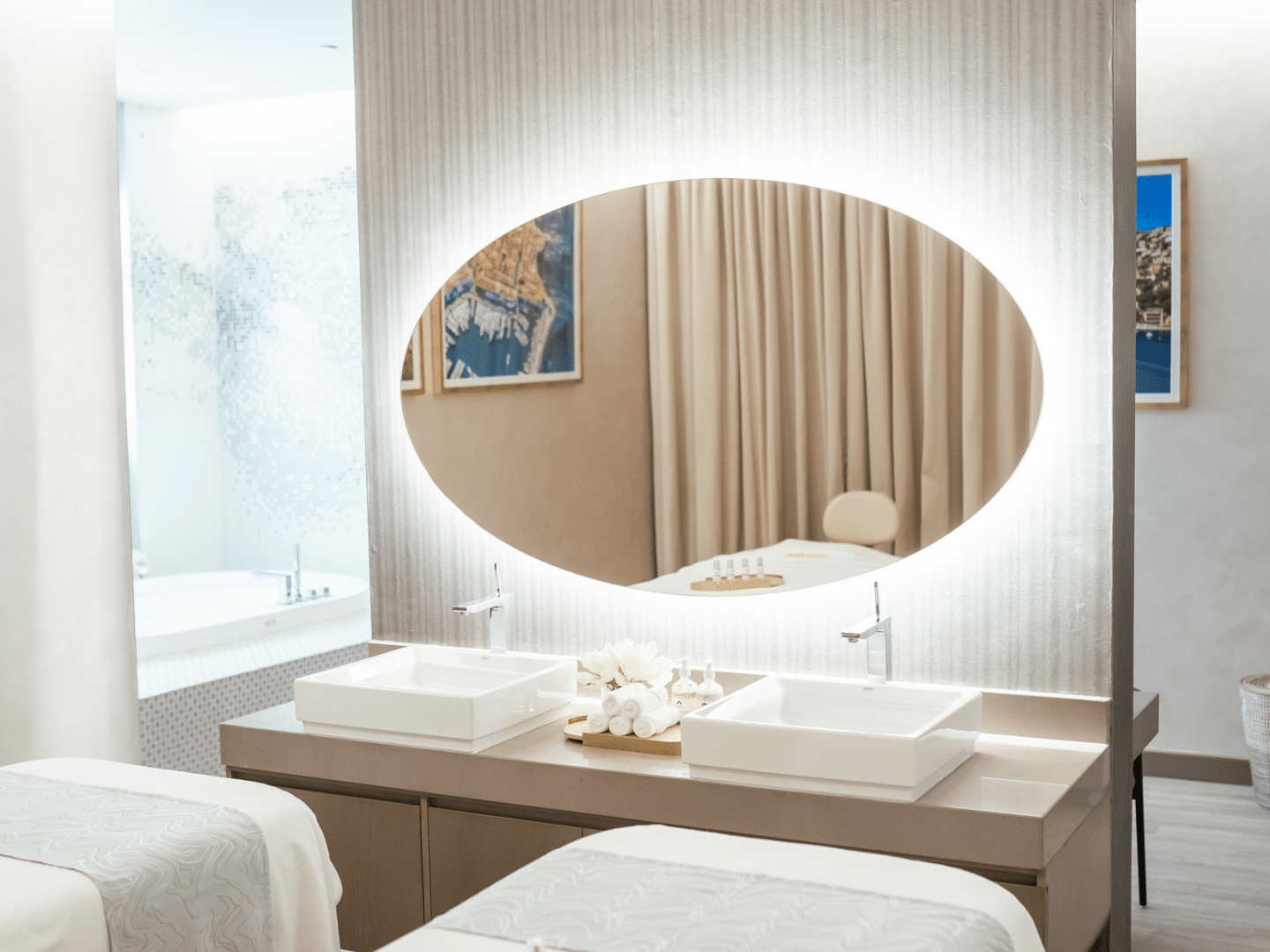 Beds with two sinks and a large mirror in Pause Spa Château Berger at Paramount Hotel Midtown