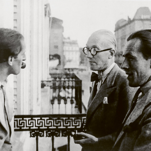 Old picture of 3 gentlemen having a chat at Hotel Sternen