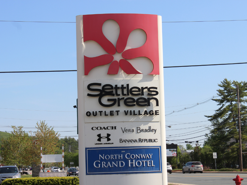 Settlers' Green Outlet Village Eagle Mountain House and Golf Club