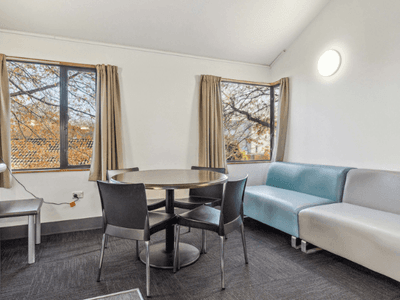 Dovedayle Halls Sonoda Conference Group Stay - Living area apartment