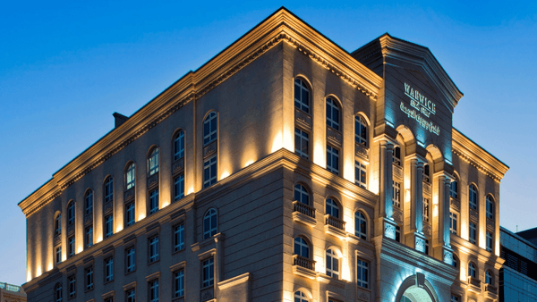 فندق ورويك الدوحة ليلا.