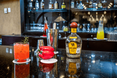 Drinks in Bebidas lobby bar at Hotel Guadalajara