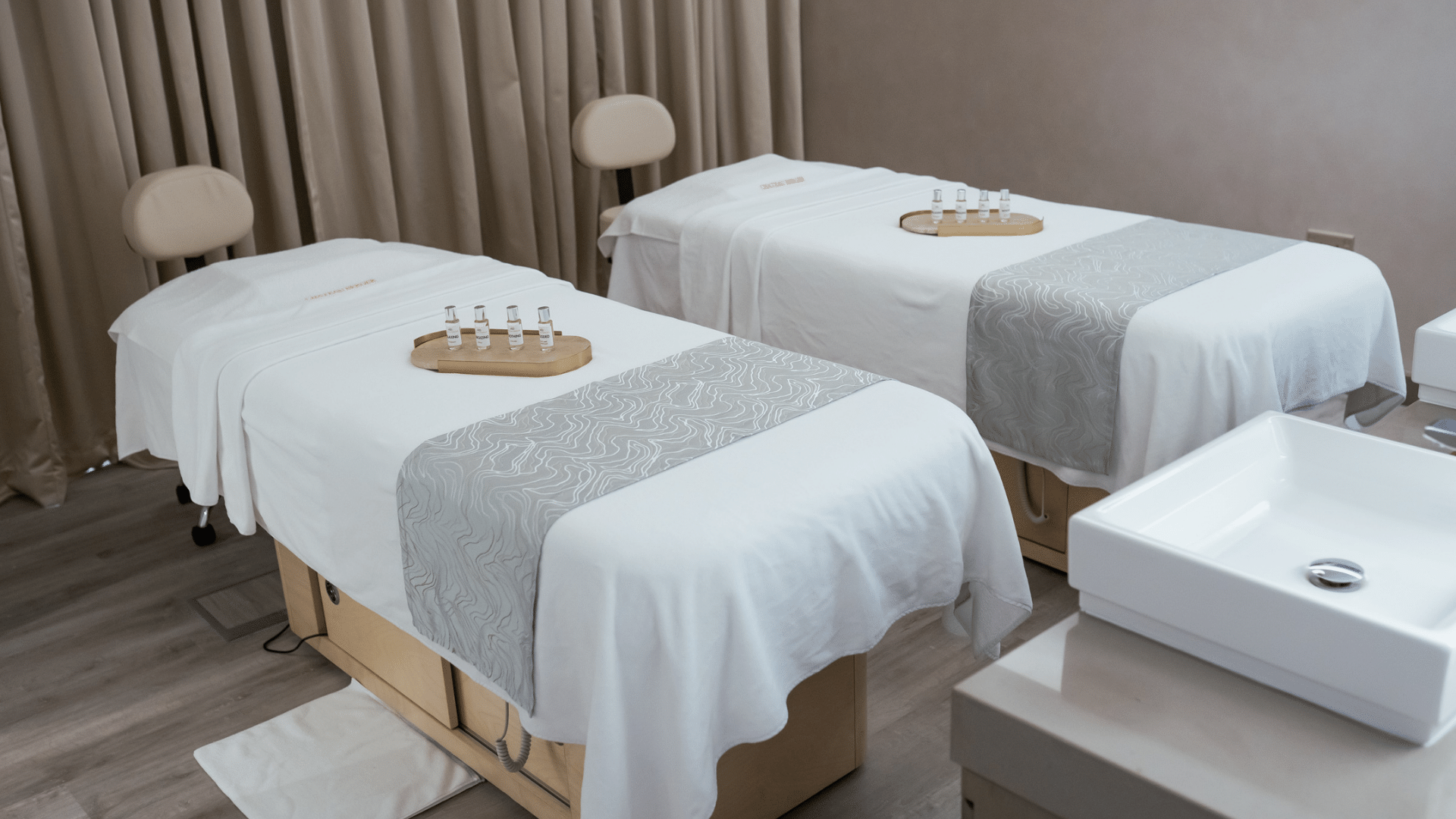 Beds and amenities in Pause Spa Château Berger at Paramount Hotel Midtown
