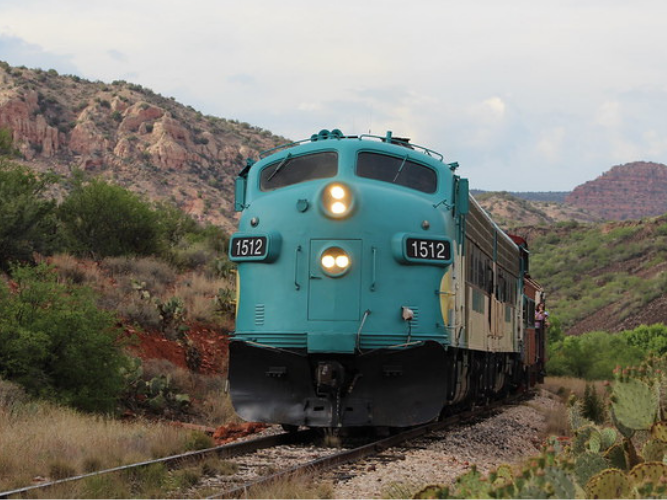 Train travelling Verde canyon railroad