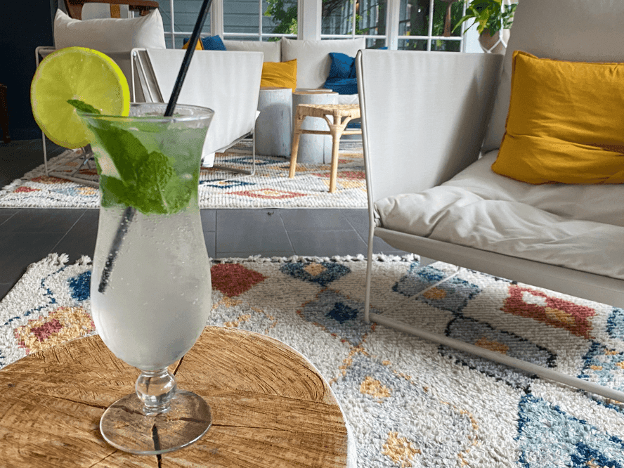 Image of mojito cocktail in restaurant