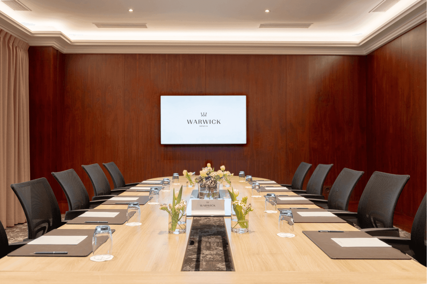 Well-arranged meeting table in Gobelin at Warwick Geneva