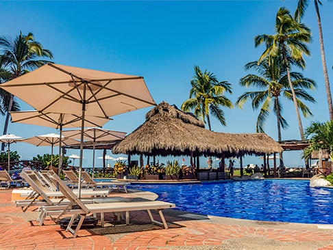 Pool at Plaza Pelícanos Grand Beach Resort