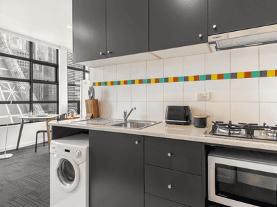 339 Swanston - Kitchen