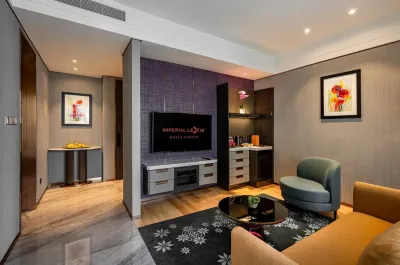 Panorama Pool Club Suite - Twin King (High Floor)