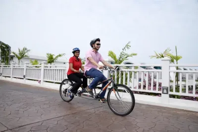 Sightseeing on Wheels