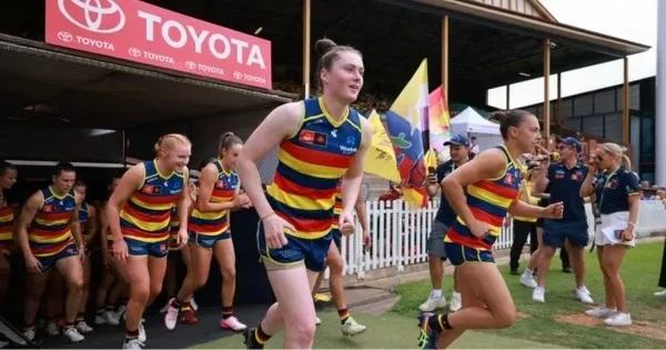 AFLW players running onto Norwood Oval for Gather Round