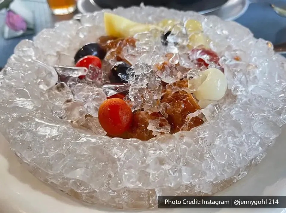Colorful dish chilled with ice ring presentation at Hai Boey Seafood Restaurant