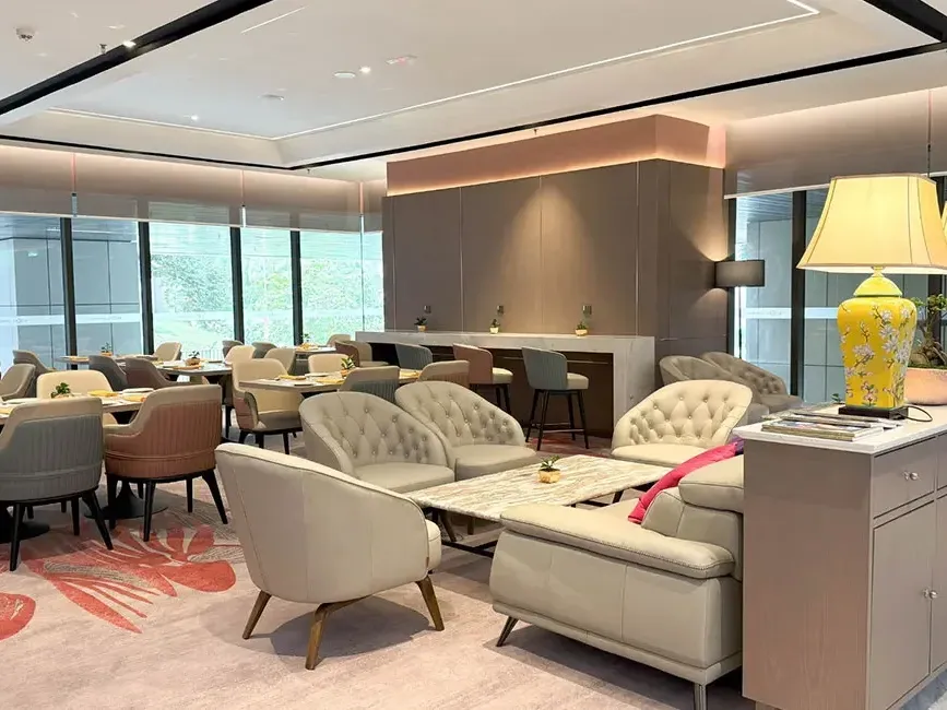 Modern dining area in an executive lounge, perfect for business travelers.