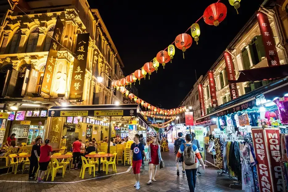 Vibrant nightlife for tourists looking to stay in hotels near Chinatown mrt