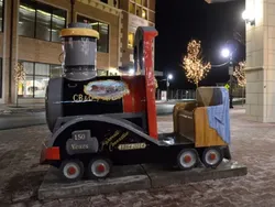 train statue in naperville