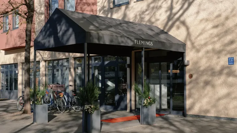 Eingang des Flemings Hotel München-Schwabing