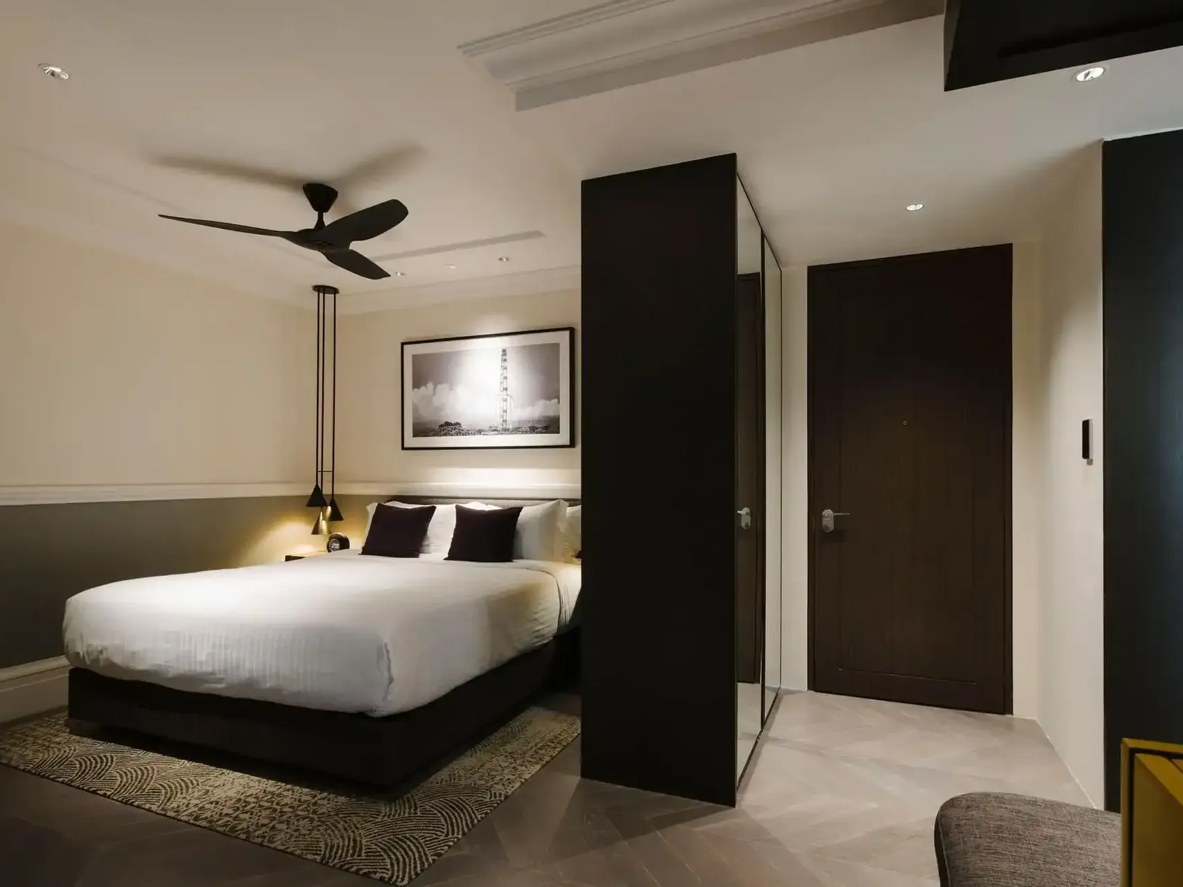 Corner Studio Room with a monochrome artwork above the bed at Grand Park City Hall