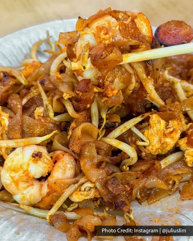 Char kway teow with prawns and bean sprouts.