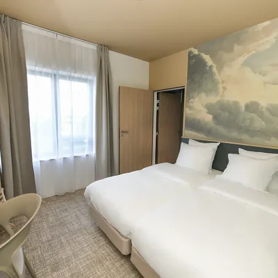 CONNECTING ROOMS