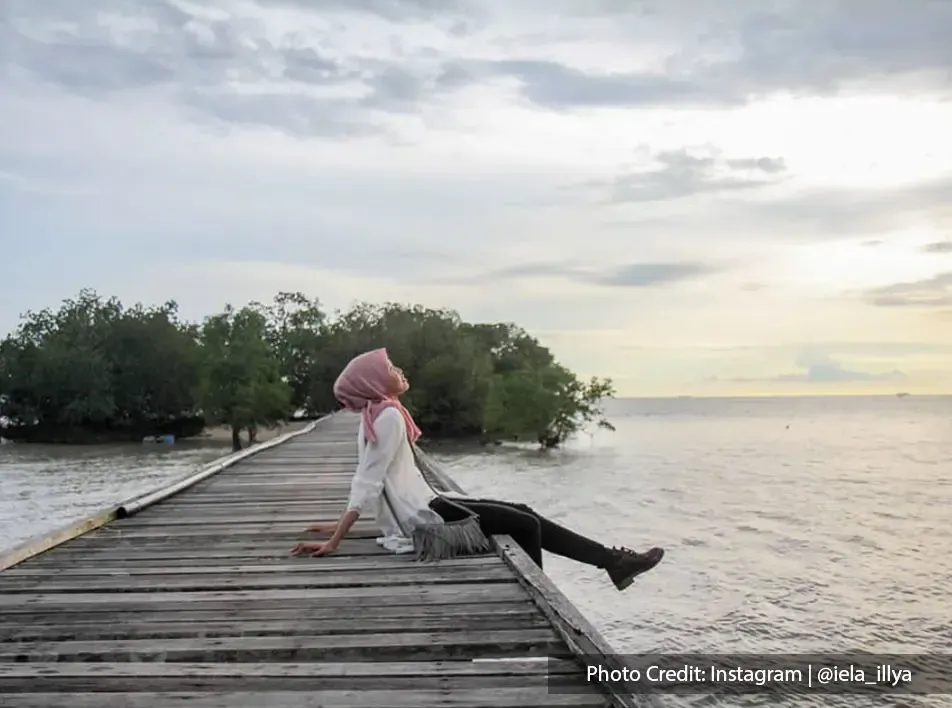 photography of a girl in teluk pelanduk with calm beautiful view