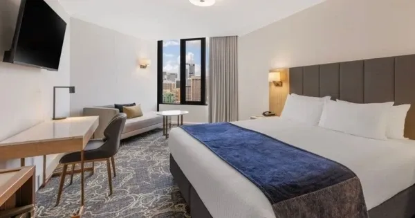 Deluxe King Room at Hotel Grand Chancellor Brisbane