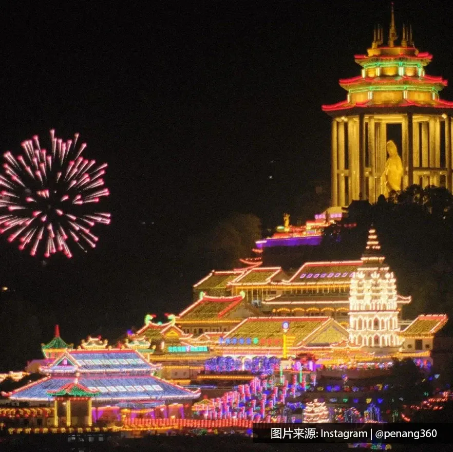 极乐寺的卫塞节夜间活动 - 槟城丽昇豪华酒店