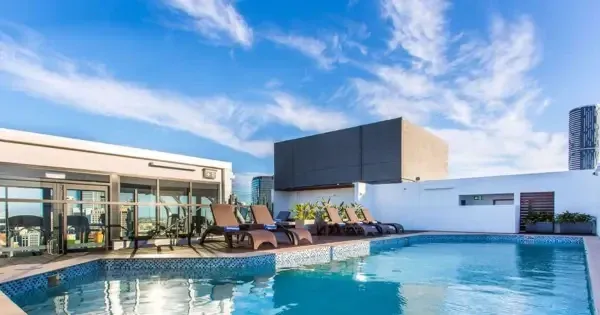 rooftop pool at Hotel Grand Chancellor Brisbane