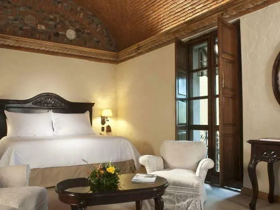 Lounge & 1 King in Deluxe Room Dog Friendly at FA Hacienda