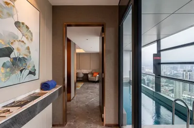 Royal Pool Suite