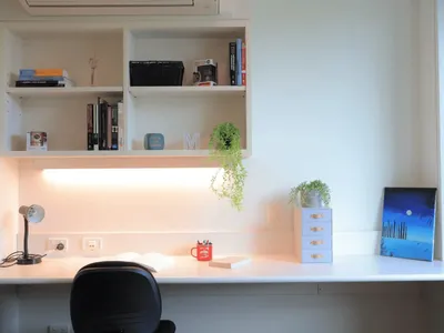 MacFarlane's Hill -Desk