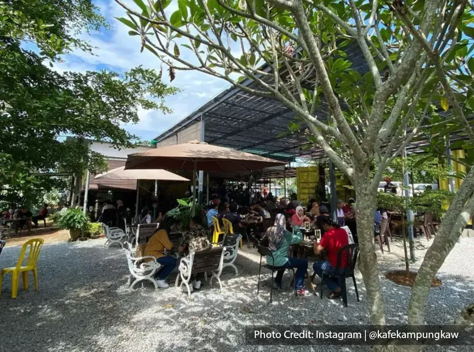 Kafe Kampung Kaw, one of the best halal restaurant near to Lexis Hibiscus Resort