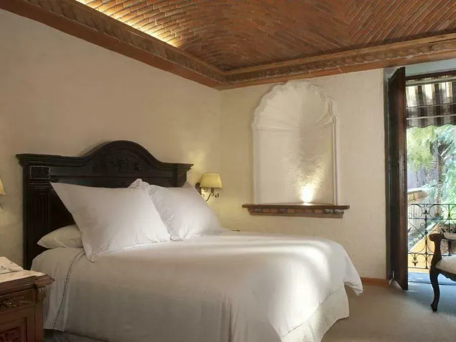Superior Room Dog Friendly with 1 King Bed at FA Hacienda