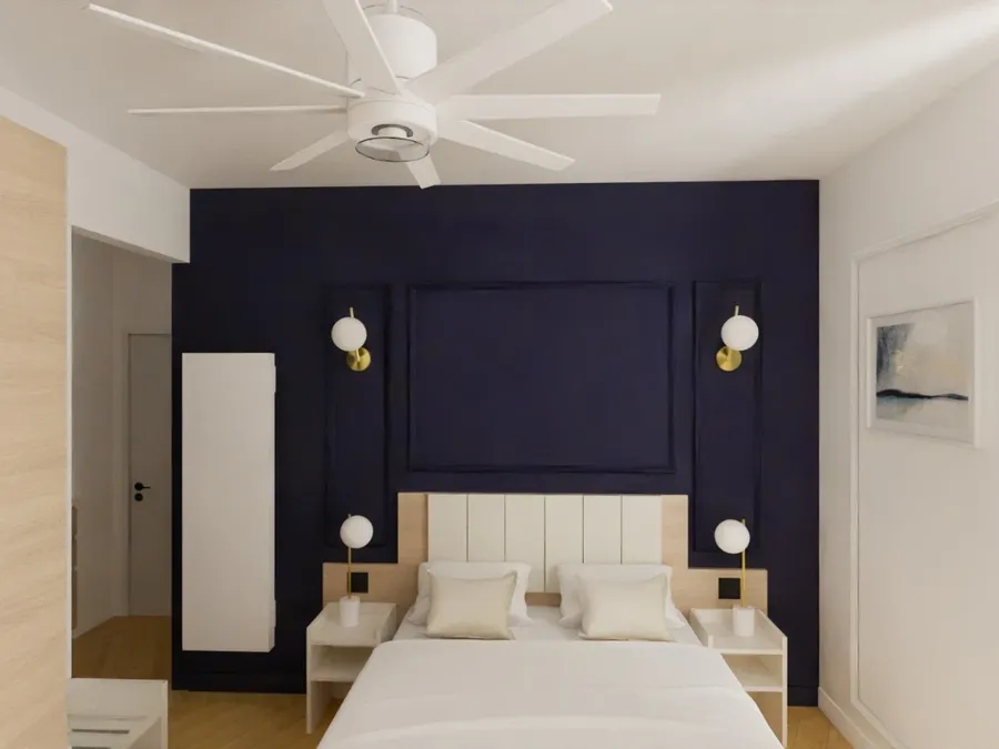 Chambre élégante avec lit, lampes, et mur bleu nuit à Les Sources Callou