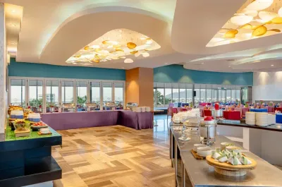 Horizon deck with dining red and blue tablecloths - Lexis Hibiscus Port Dickson