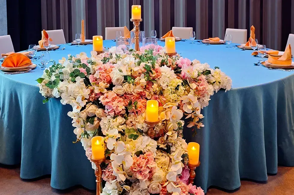 Wedding table setup with floral centerpiece and candle glow – Imperial Lexis Kuala Lumpur