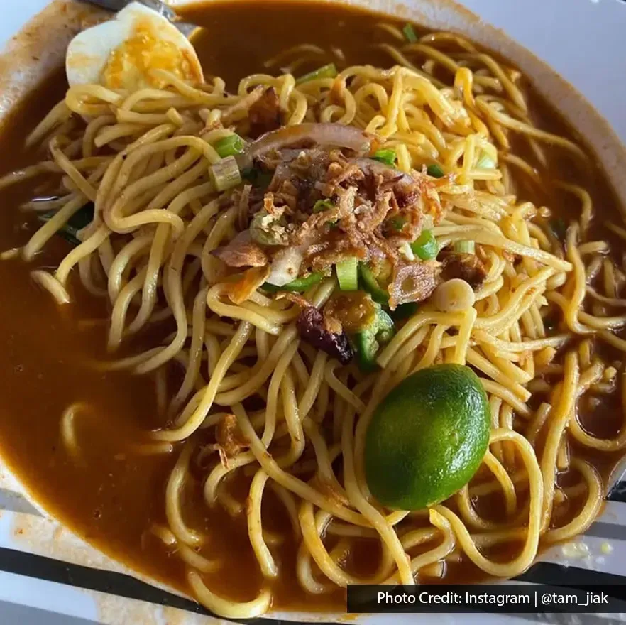 Ayu Mee Udang noodles in rich prawn broth topped with garnish