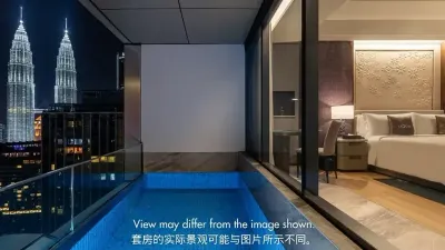 Executive Pool Room - King (Twin Tower View)