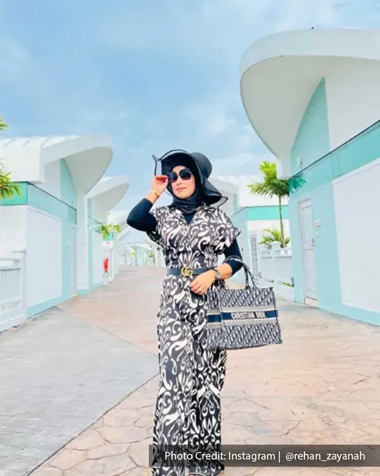 Be sure to take many pictures of yourself when you visit - Lexis Hibiscus PD