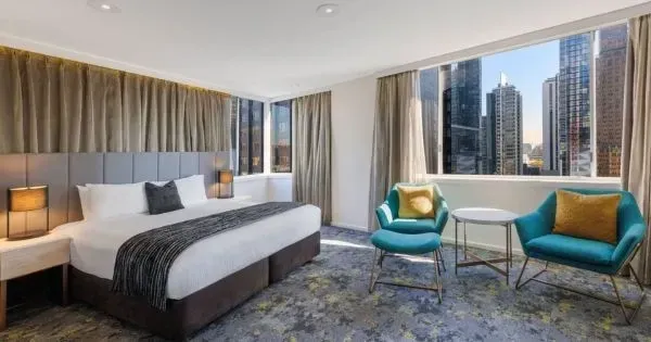 Guest room, Hotel Grand Chancellor Melbourne