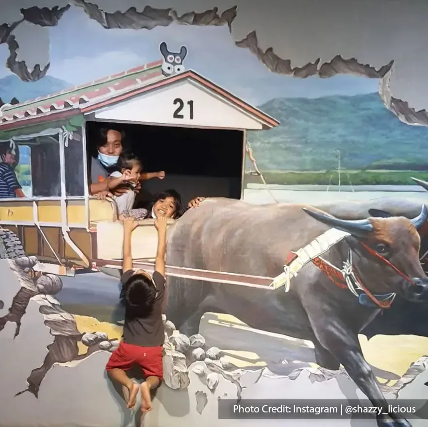 Exotic themes in 3D art gallery with riding bulls