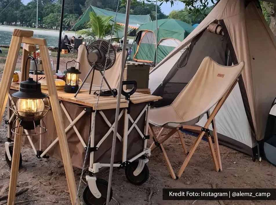 Tapak perkhemahan H&N Campsite di Port Dickson dengan khemah dan peralatan lengkap.