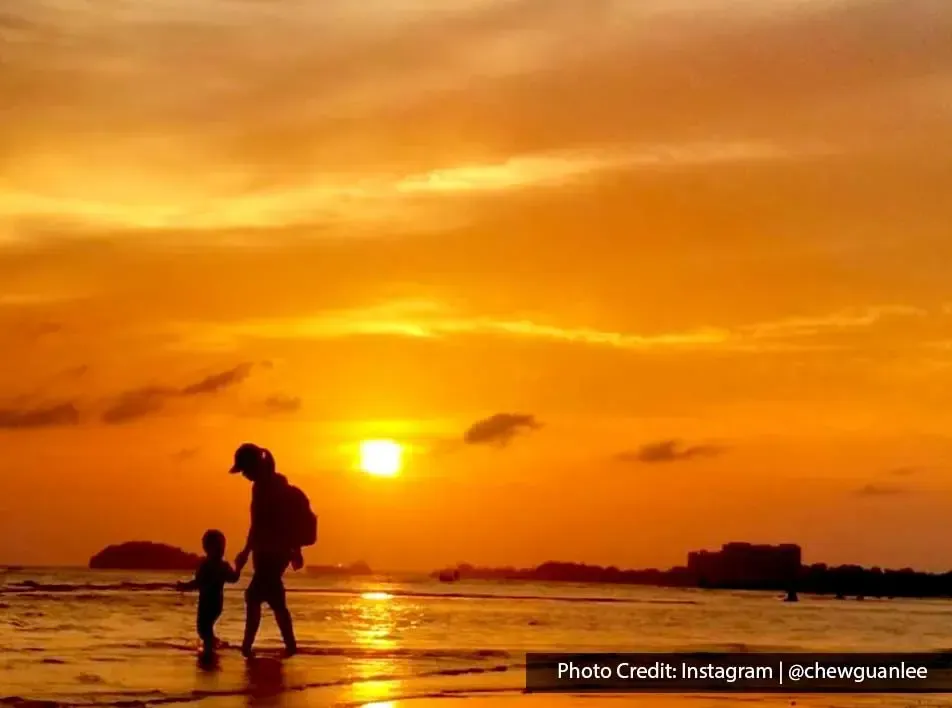 Enjoy quality time with your loved ones while walking by the beach - Lexis Hibiscus