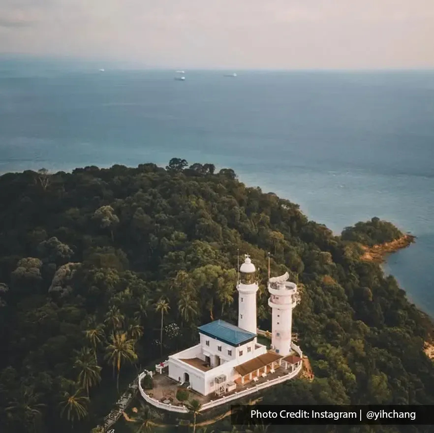 Rumah Api Cape Rachado di Port Dickson terletak di atas bukit menghadap Selat Melaka - Lexis Hibiscus Port Dickson