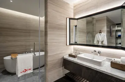 Royal Pool Suite