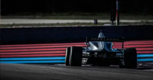 Black formula 1 car on the racecourse