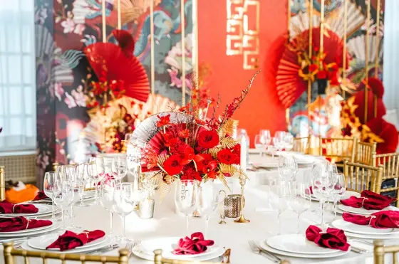 Chinese-themed wedding table decor package with flower centrepiece – Imperial Lexis Kuala Lumpur