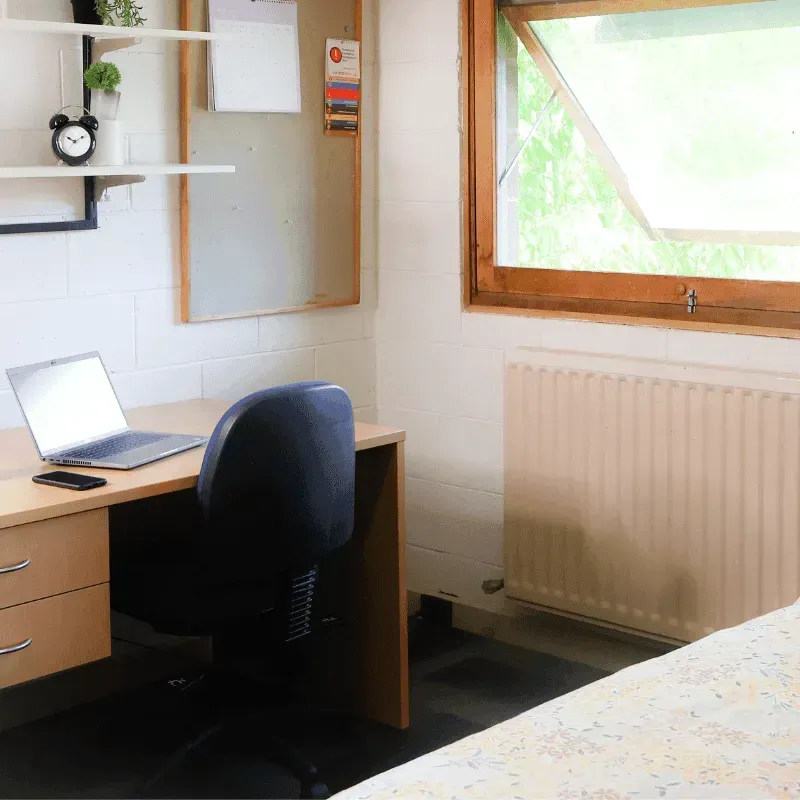 the-units-bedroom-La Trobe Bendigo