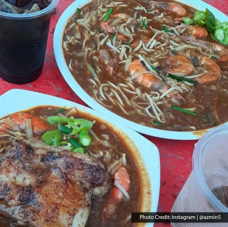 Char kuey teow dishes with prawns at King’s Char Kuey Teow.