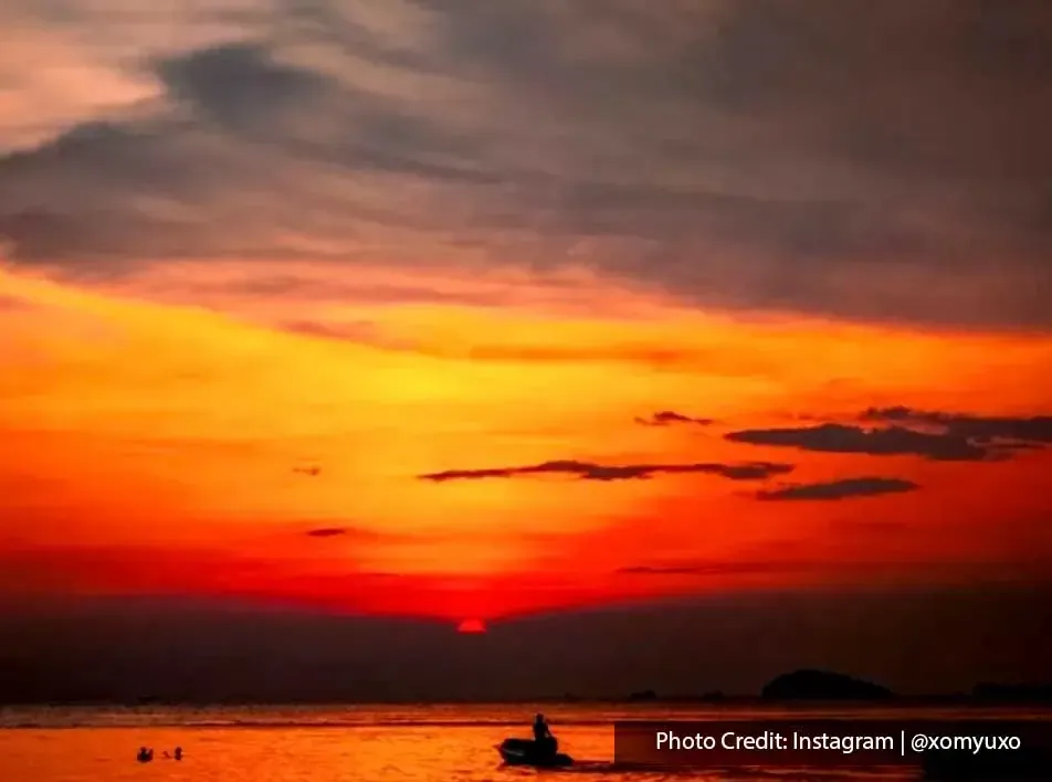 Witness beautiful sunsets when you visit the beaches in Port Dickson - Lexis Hibiscus