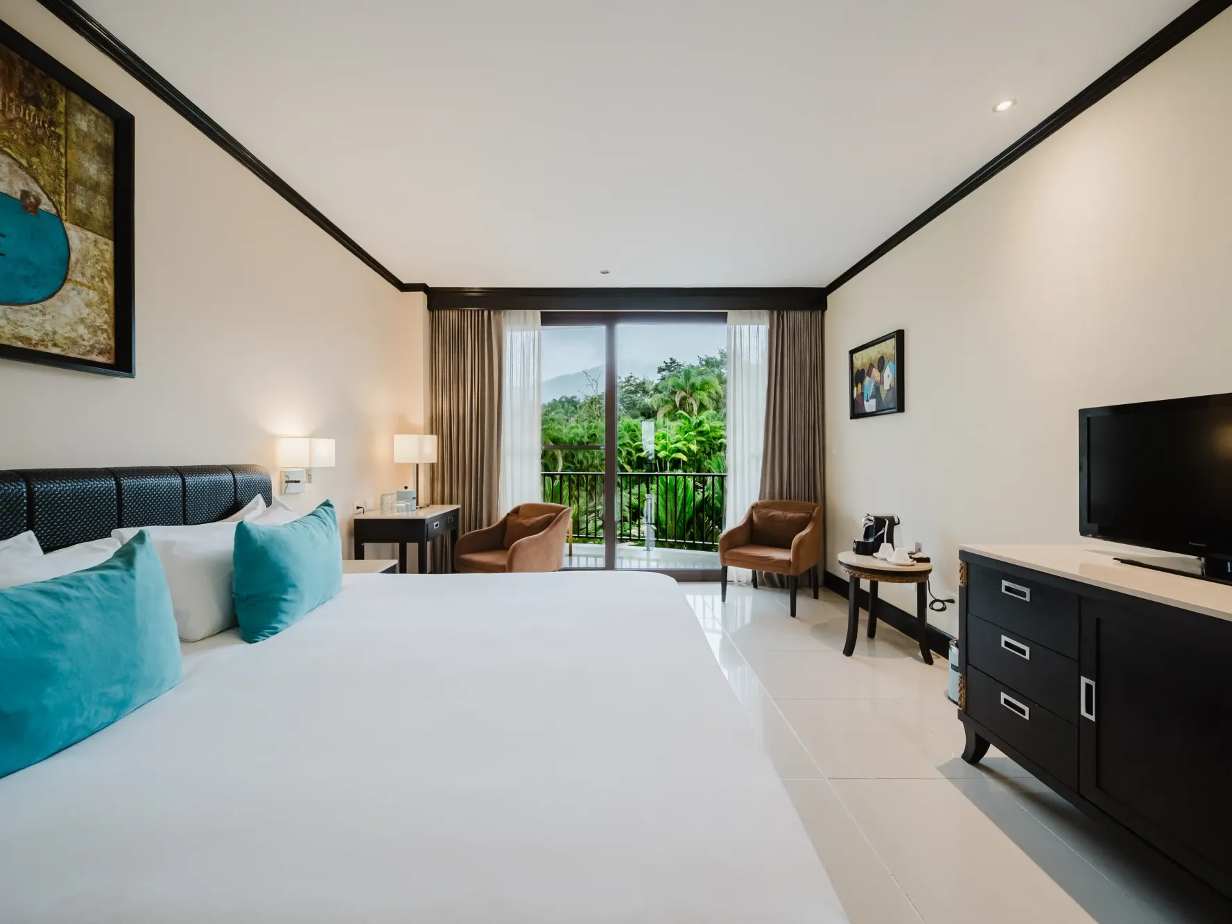 Deluxe King Volcano View room